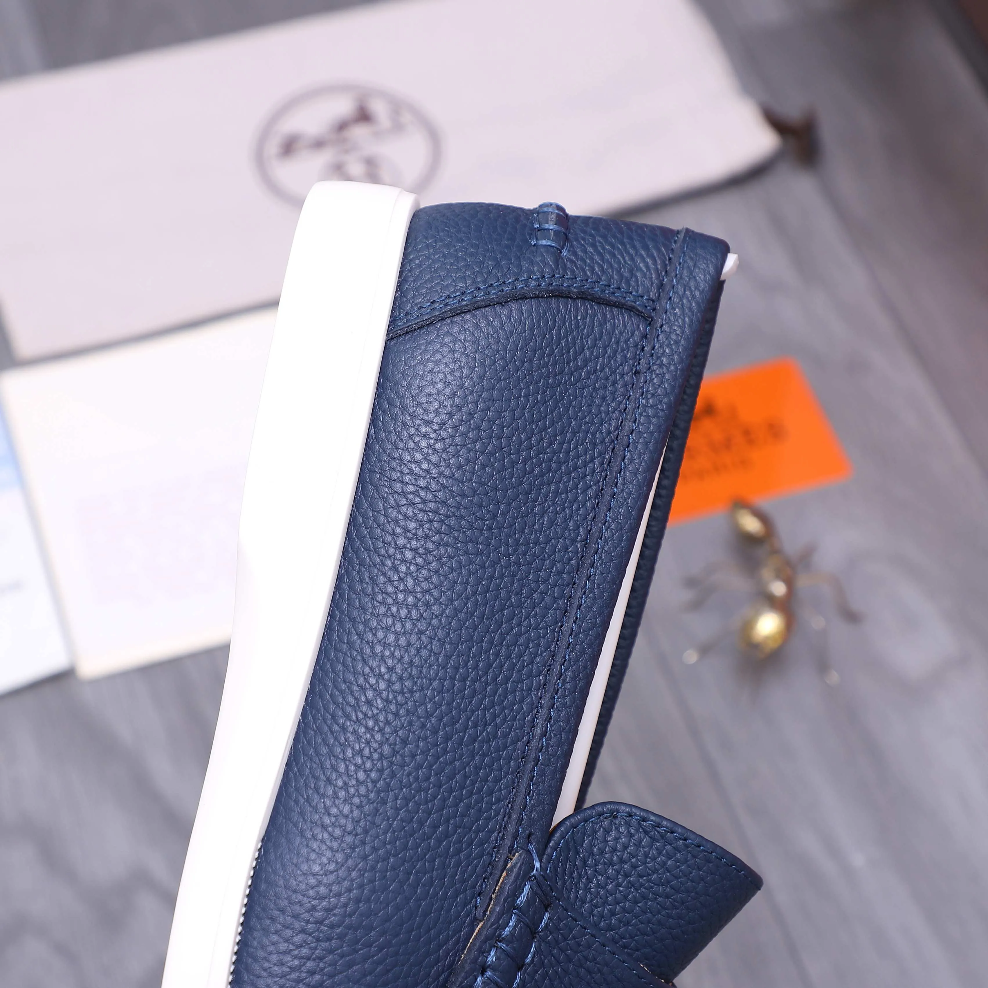 Men's shoes 💰p560 Product trademark: HERMES "Hermes" casual slip-on men's shoes. Regular size: 38-46 (45.46 is custom-made and non-returnable) Product materials: Selected pebbled cowhide upper, cowhide lining, original foam rubber ultra-light sole